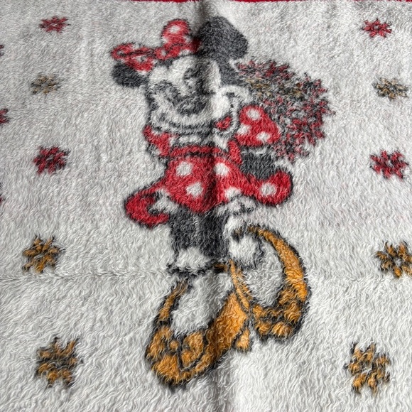 Vintage Biederlack of America Minnie Mouse Red and White Blanket with Pocket - Picture 2 of 10